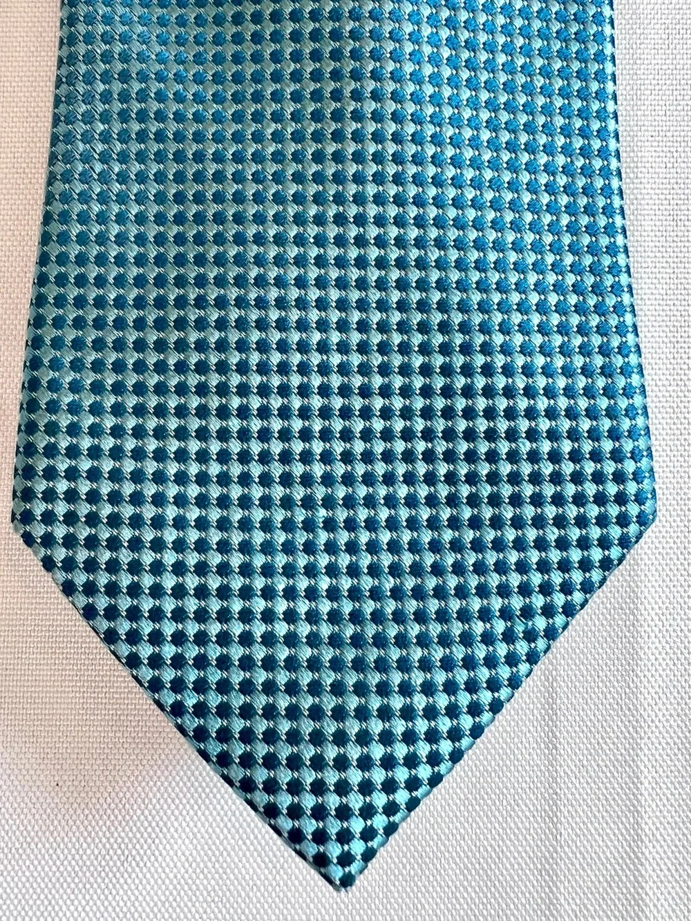 Izod Teal/Aqua Blue Micro-Check 100% Silk Tie excellent condition